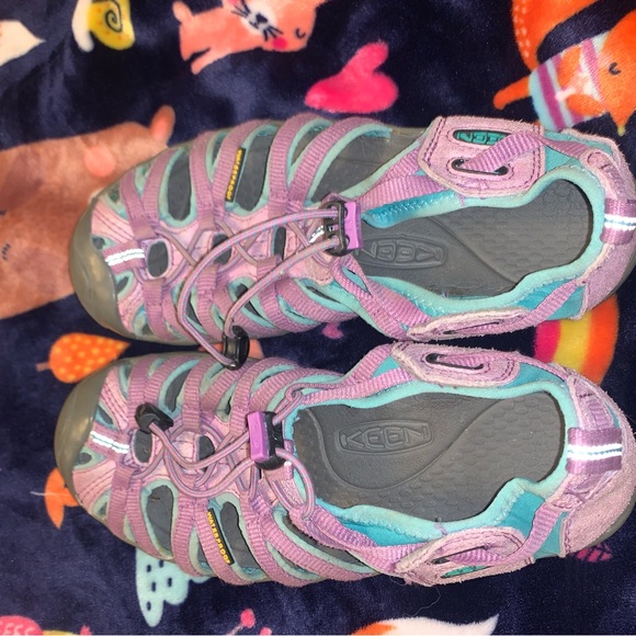 KEEN Water Sandals size 4 ( Big Girl) - Picture 2 of 6